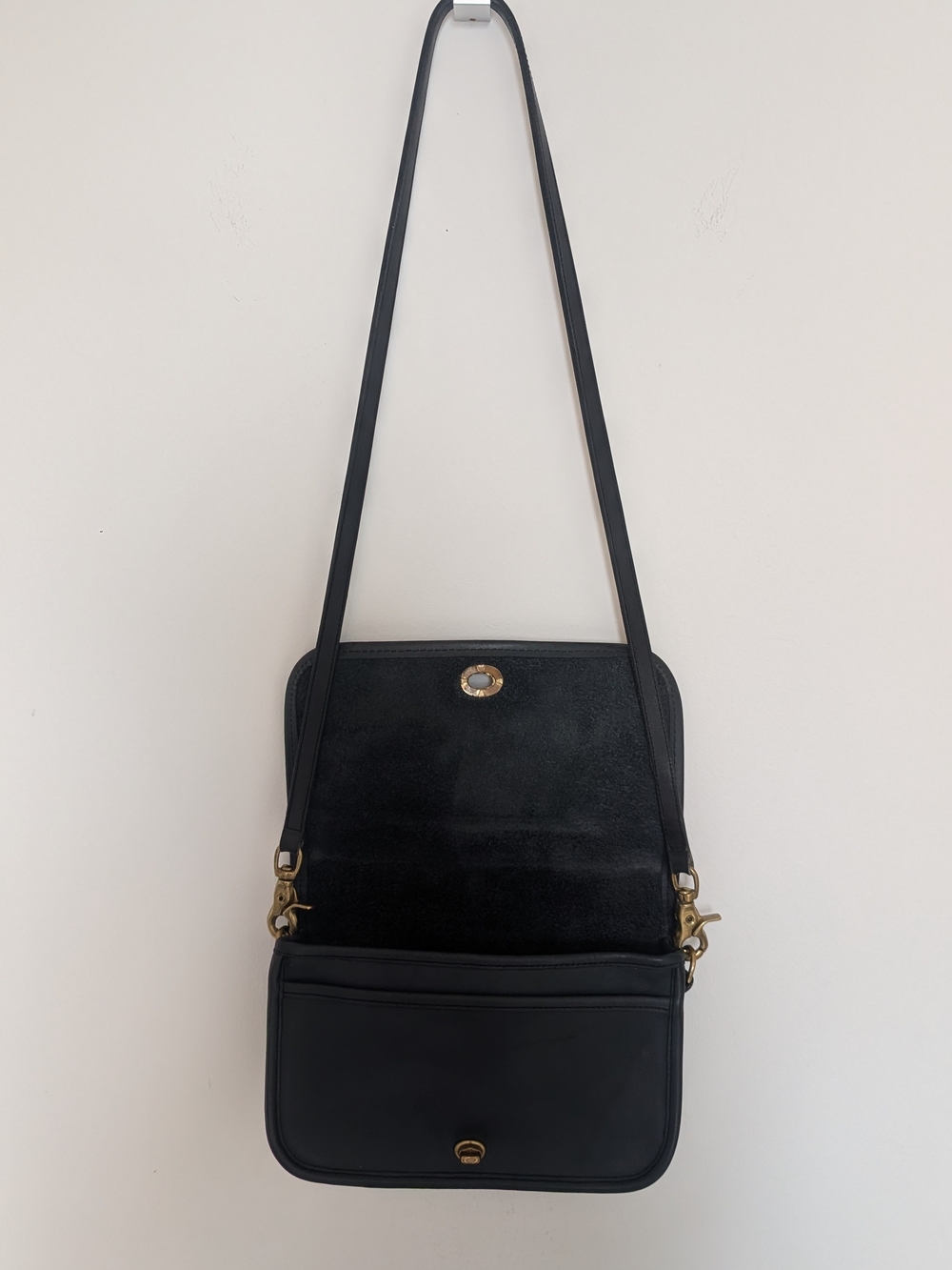 Authentic Blue/Black Vintage Coach Handbag - Picture 3 of 9